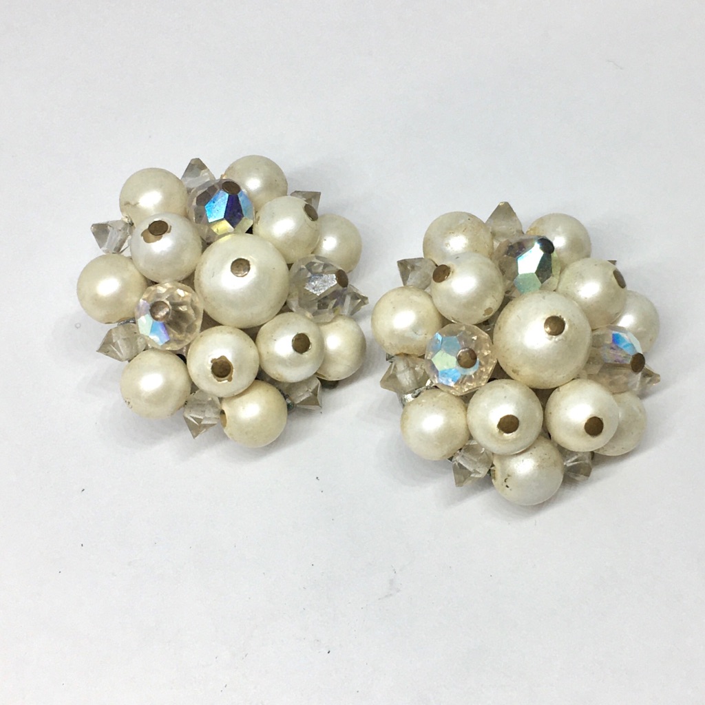 Mid Century 50s-60s Cluster Bead Clip On Earrings
